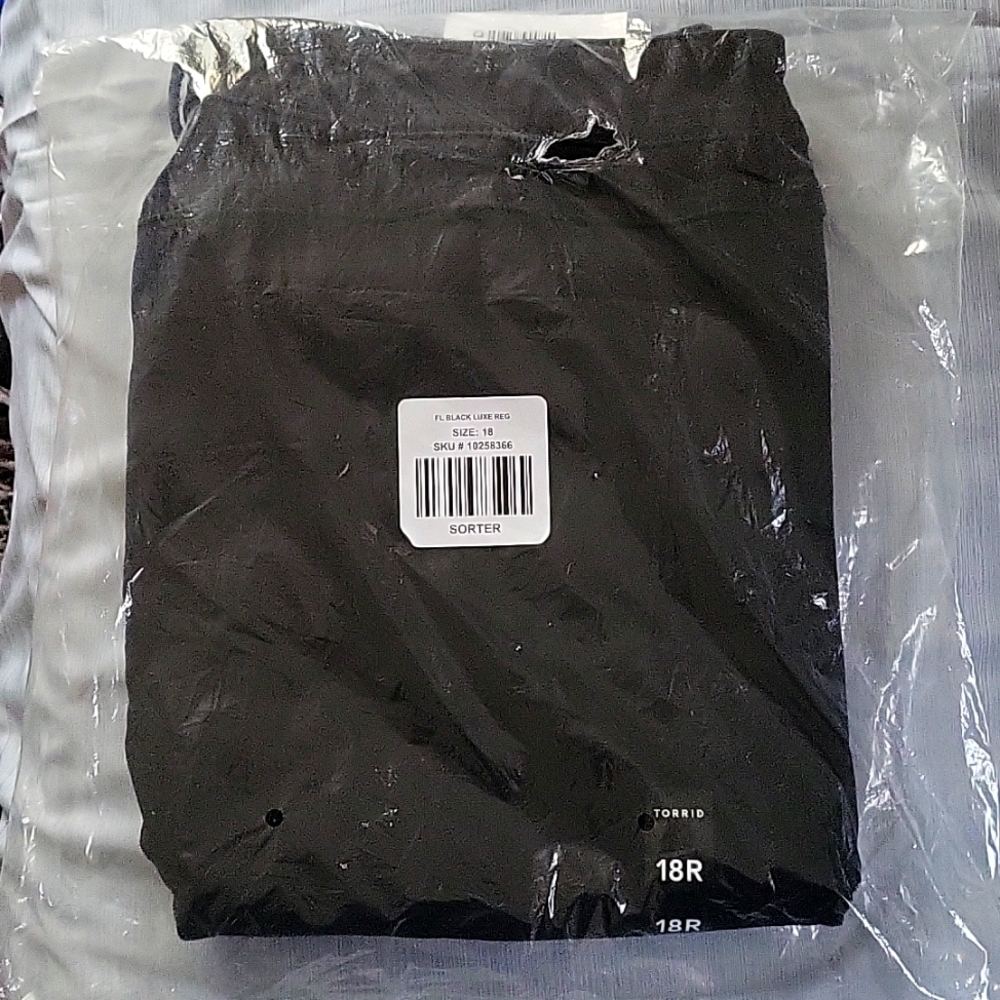 FL Black Luxe Reg Size 18, Torrid